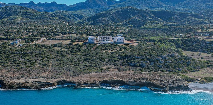 1+1 Penthouse in Tatlisu, Famagusta, Northern Cyprus No. 194073