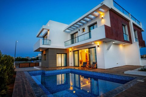 Villa for sale  in Yeni Bogazici, Famagusta, Northern Cyprus, 3 bedrooms, 180m2, No. 194107 – photo 1