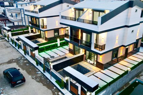 Продажа виллы  в Измире, Турция 4+1, 240м2, №112876 – фото 1