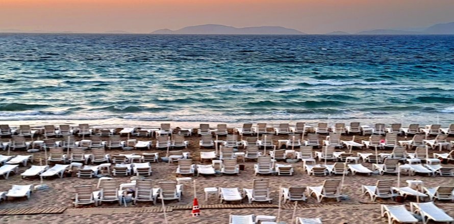 Земельный участок 1500м2 в Чешме, Измир, Турция №206626