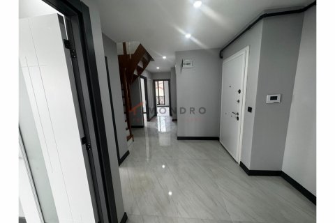 Продажа квартиры  в Бююкчекмедже, Стамбуле, Турция 5+1, 250м2, №193008 – фото 22