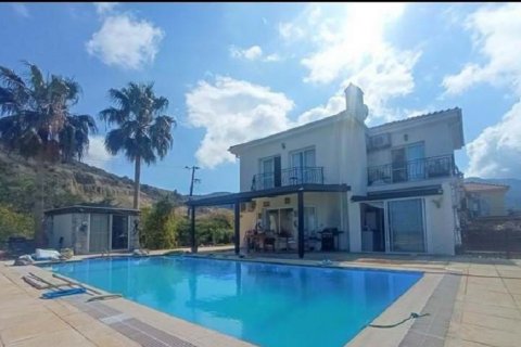 Продажа виллы  в Гирне, Северный Кипр 3+1, 170м2, №190991 – фото 1