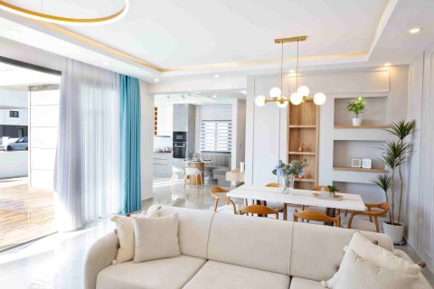 Продажа виллы  в Фамагусте, Северный Кипр 4 комн., 204м2, №211181 – фото 8