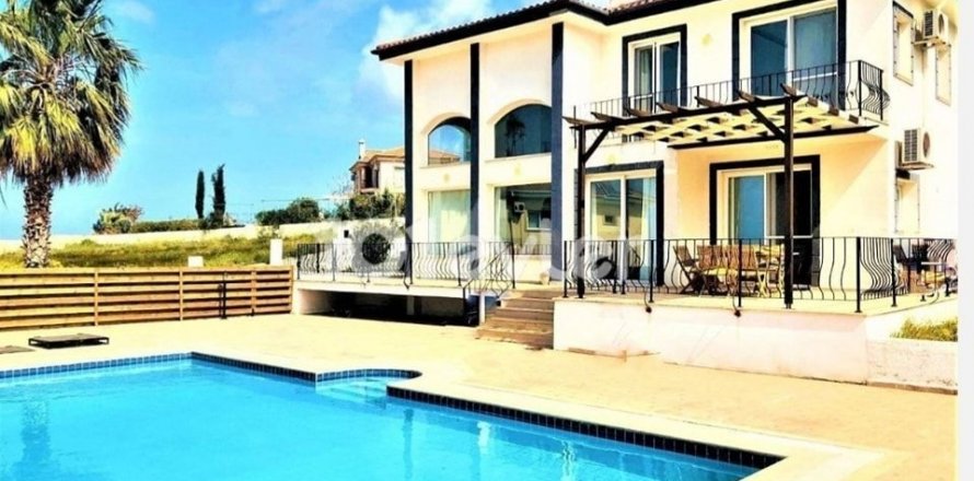 Villa  in Girne, Northern Cyprus No. 210897