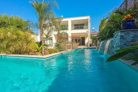 Villa for sale  in Girne, Northern Cyprus, 4 bedrooms, 380m2, No. 192807 – photo 1