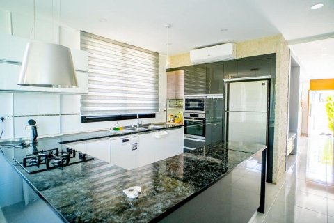 Продажа виллы  в Гирне, Северный Кипр 3+1, 213м2, №191015 – фото 22