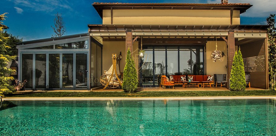 ویلا در  Istanbul ، ترکیه 3 خوابه ، 290 متر مربع.  شماره 131227