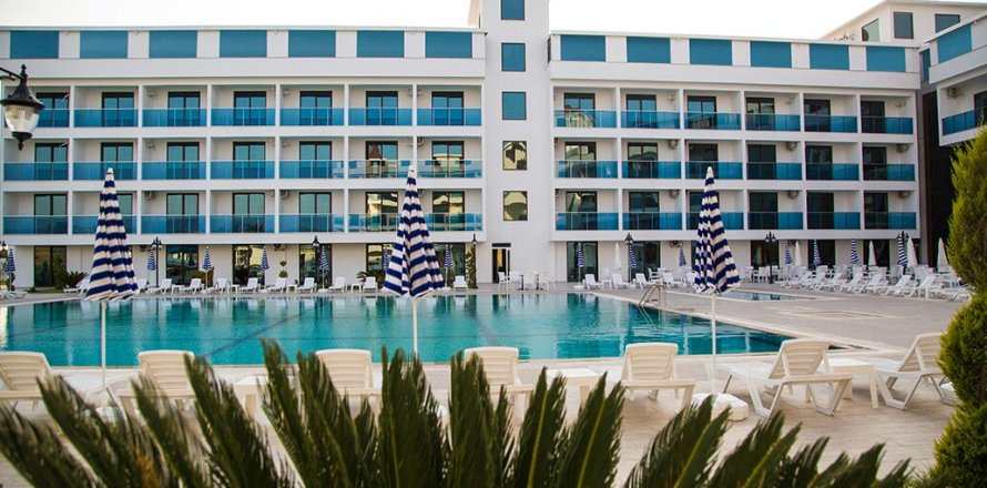 Коммерческая недвижимость  15000м2 в Анталье, Турция №131154