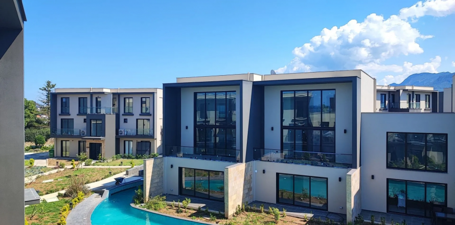 Apartment  in Girne, Northern Cyprus No. 211050