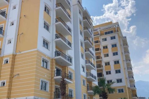 Продажа квартиры  в Гирне, Северный Кипр 2+1, 80м2, №190773 – фото 1