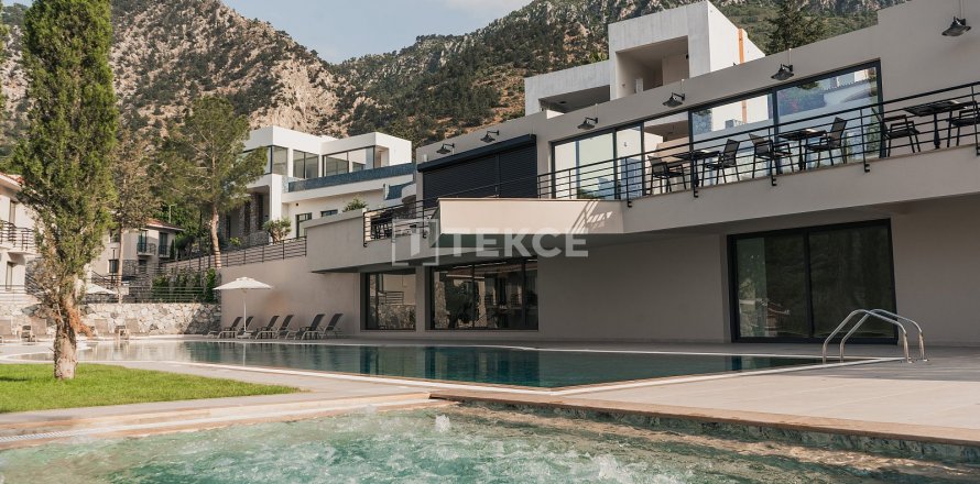 2+1 Penthouse  in Girne, Northern Cyprus No. 190080
