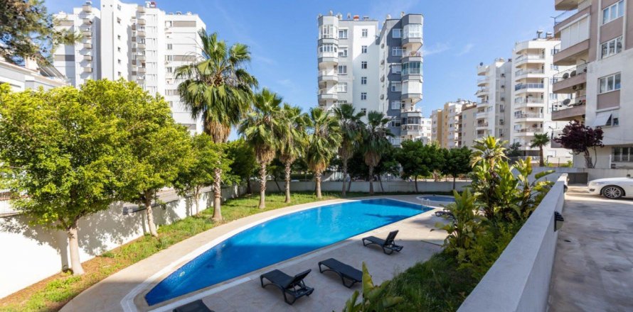 2+1 Apartment  in Muratpasa, Antalya, Turkey No. 210381