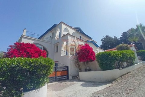 Продажа виллы  в Гирне, Северный Кипр 4+1, 400м2, №192792 – фото 3