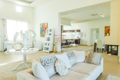 Продажа виллы  в Гирне, Северный Кипр 3+1, 400м2, №192790 – фото 19