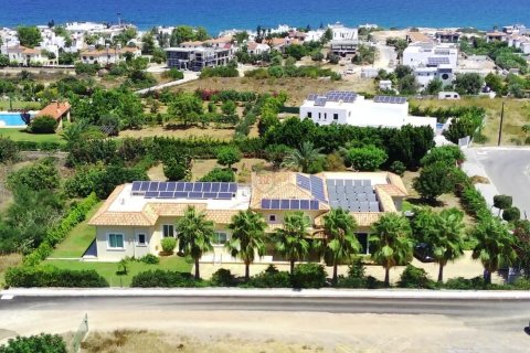 Продажа виллы  в Гирне, Северный Кипр 3+1, 400м2, №192790 – фото 1