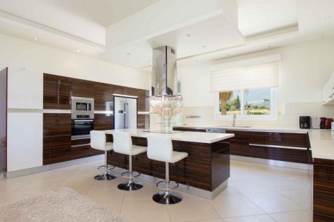 Продажа виллы  в Гирне, Северный Кипр 3+1, 400м2, №192790 – фото 9