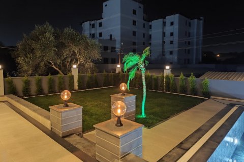 Продажа виллы в Анталье, Турция 5 комн., 400м2, №188692 – фото 1