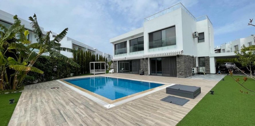 4+1 Villa in Famagusta, Northern Cyprus No. 190739