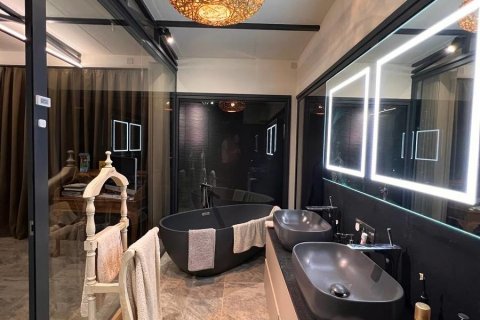 Villa for sale in Famagusta, Northern Cyprus, 4 bedrooms, 220m2, No. 190739 – photo 17