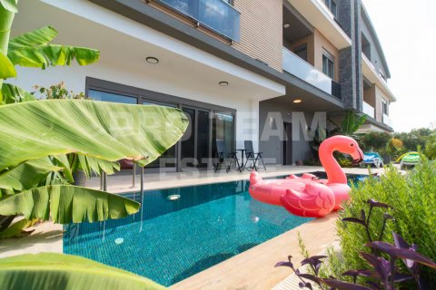 Продажа виллы  в Муратпаше, Анталье, Турция 6 комн., 280м2, №210312 – фото 1