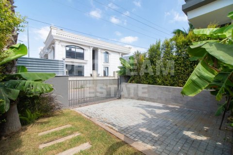 Продажа виллы  в Муратпаше, Анталье, Турция 6 комн., 280м2, №210312 – фото 3