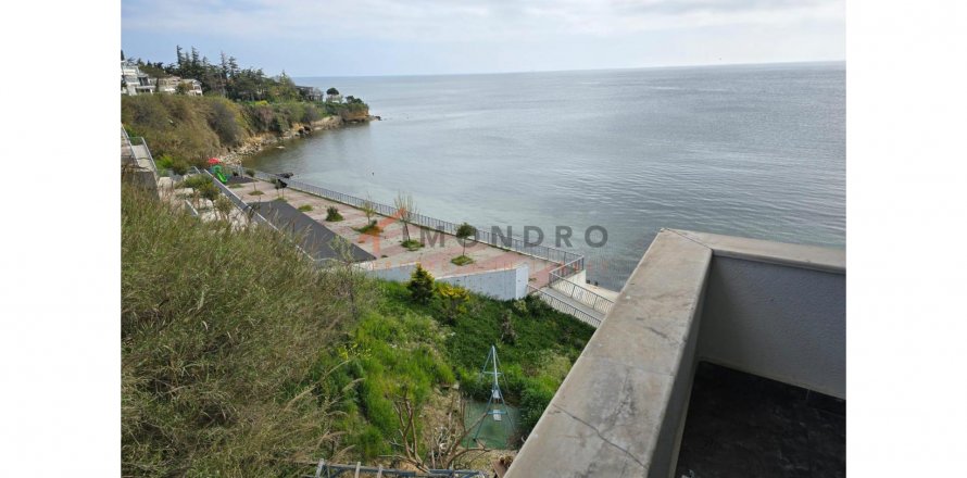 Квартира  1+4 в Бююкчекмедже, Стамбул, Турция №190491