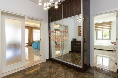 ویلا در  Girne ، ترکیه 5 خوابه ، 500 متر مربع.  شماره 192801 - 9