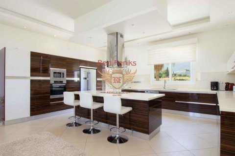 Продажа виллы  в Гирне, Северный Кипр 3+1, 400м2, №192803 – фото 10