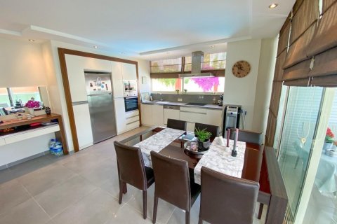 Продажа виллы  в Аланье, Анталье, Турция 5 комн., 200м2, №208236 – фото 15