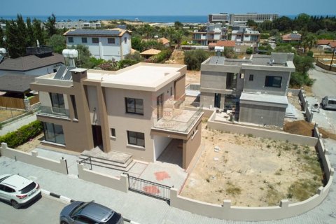 ویلا در  Girne ، ترکیه 4 خوابه ، 220 متر مربع.  شماره 192783 - 1