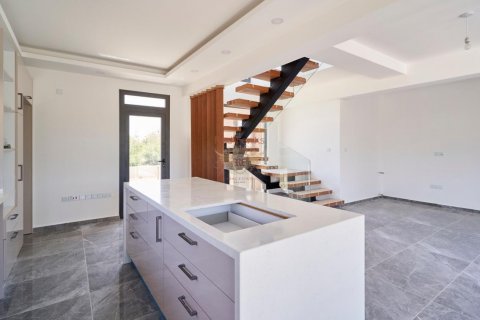 ویلا در  Girne ، ترکیه 4 خوابه ، 220 متر مربع.  شماره 192783 - 13