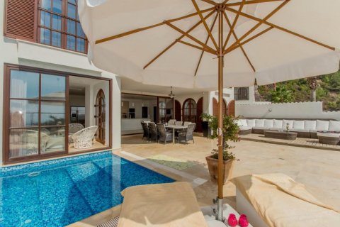 Продажа виллы  в Бекташе, Аланье, Анталье, Турция 7 комн., 390м2, №209930 – фото 8