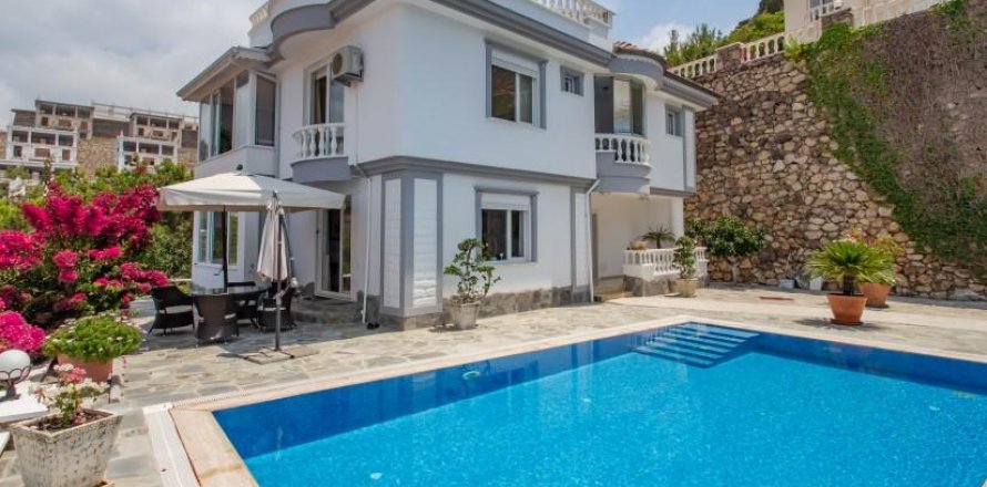 Вилла  4-х ком. в Аланье, Анталья, Турция №209929