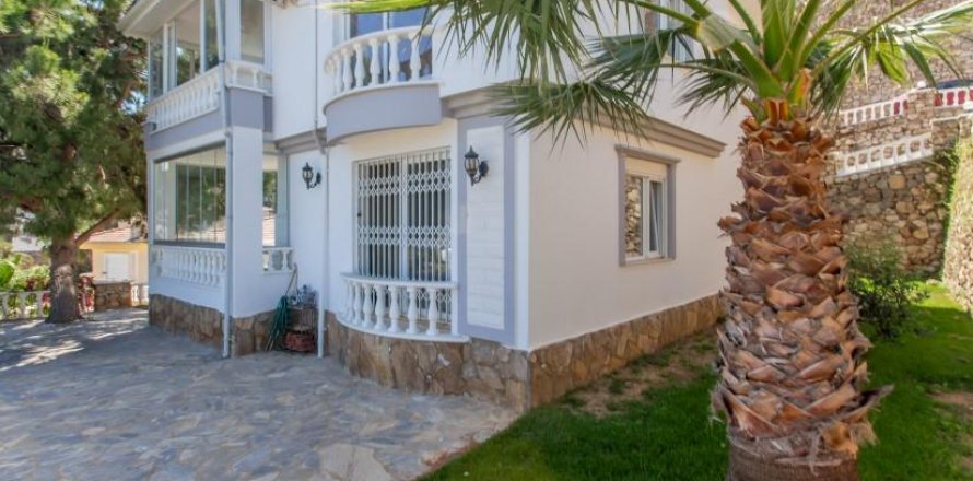 Вилла  4-х ком. в Аланье, Анталья, Турция №209928