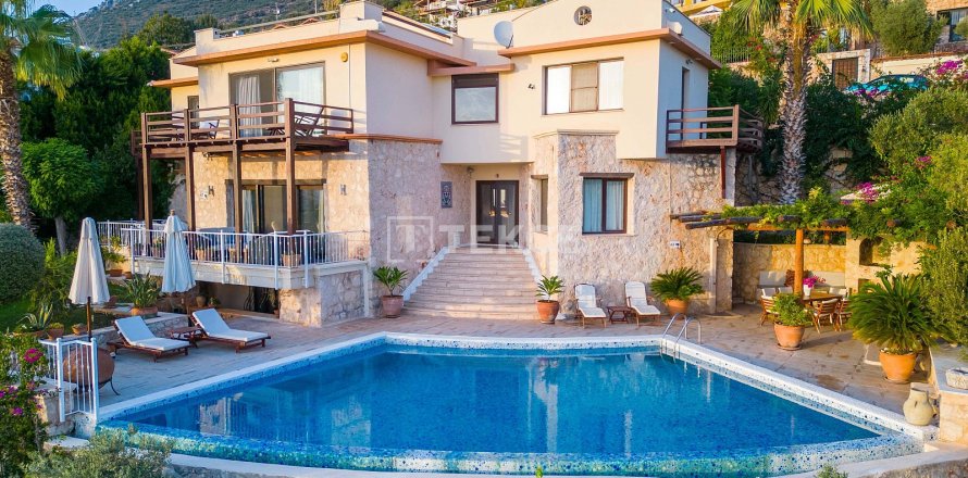 5+1 Villa  in Kas, Antalya, Turkey No. 193893