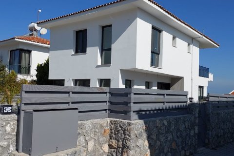Продажа виллы  в Алсанджаке, Гирне, Северный Кипр 4 комн., 180м2, №12960 – фото 1